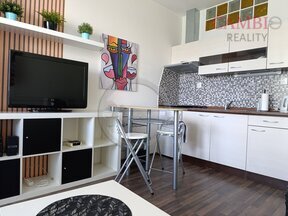 Byt 1+kk, balkon, Praha 9 Střížkov, Zakšínská